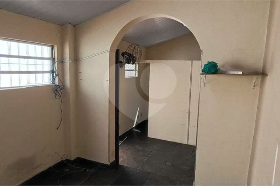 Oportunidade imperdível. Excelente opção de Investimento em Sobrado Comercial a Venda na Lapa. Único na Região.