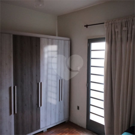 Casa Térrea com 3 dormitórios.