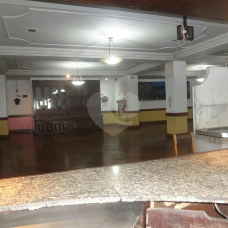 Casa comercial à venda na Rua Treze de Maio