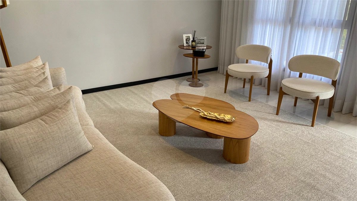 Casa térrea á venda no Condomínio Jardim das Palmeiras, Bragança Paulista.