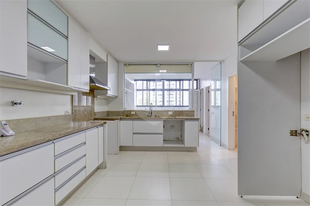 Apartamento no Alto da Boa Vista Condomíno com vasta área verde, lazer e segurança..