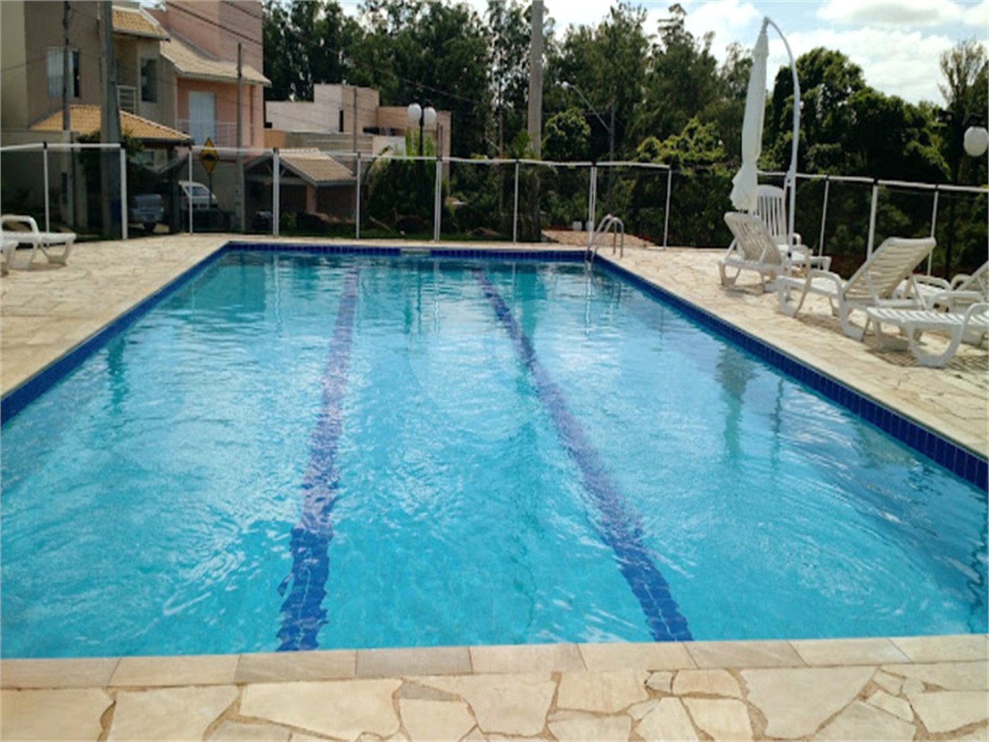 Indaiatuba- Villagio de Itaici- Venda - terreno 150,00 ms - construida 144, 15 ms - 3 dorms, 1 suite, sala, cozinha, wc - R$ 999.900,00 -Área de lazer conta com: Salão de festas - Piscina - Clube - Playground - Academia completamento bancário. Imóvel locado em setembro 2024, venda para investidor,