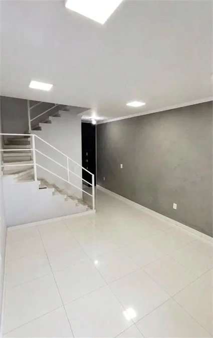 Sobrado à venda com 2 quartos em Jardim San Ressore (caucaia do Alto), Cotia - SP