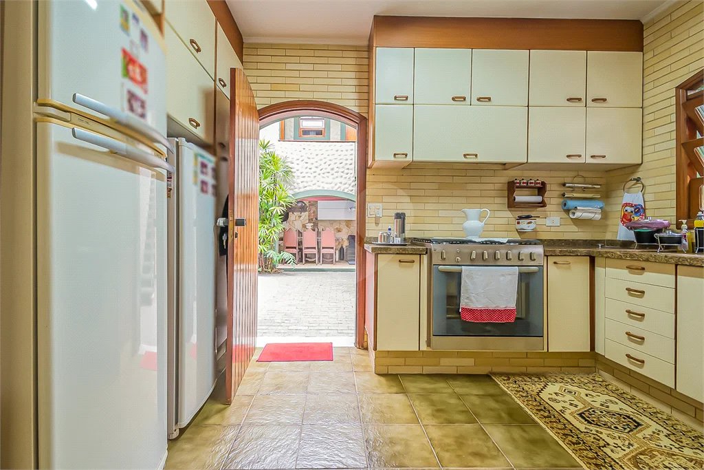 Sobrado a venda na Vila Mariana de 300m² 2 suítes 3 dormitórios 5 vagas