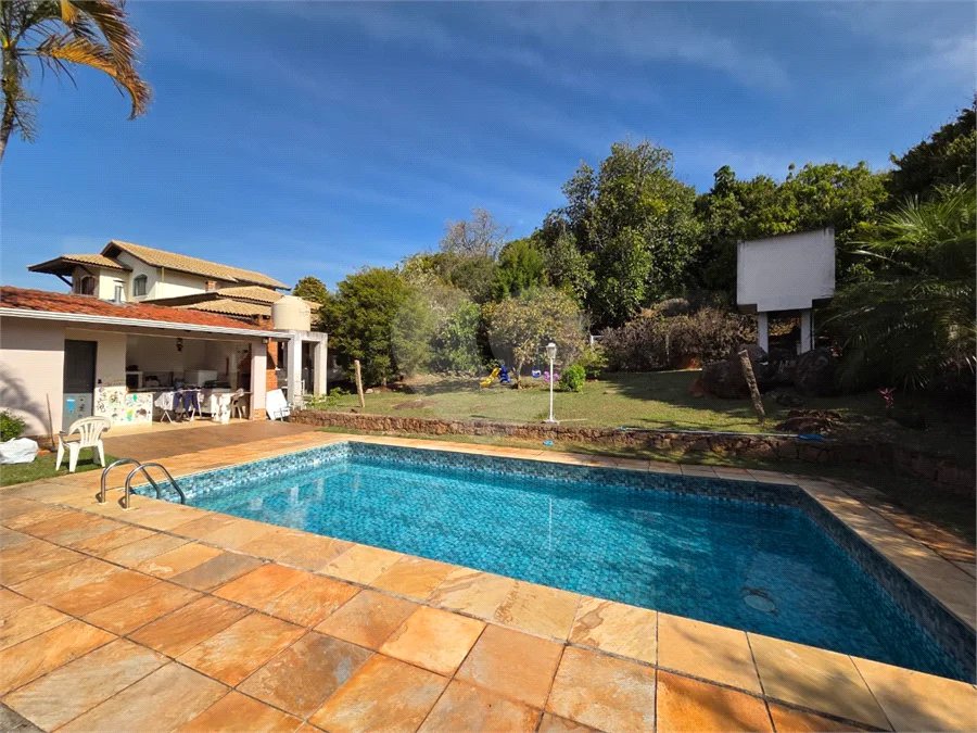 Casa com 3 dormitórios e piscina no Condomínio Cafezal VI em Itupeva SP