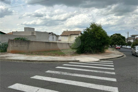 Terreno de Esquina Misto – 257,61 m² | Jardim Regina