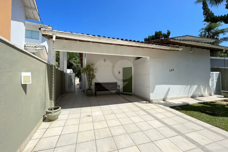 Casa à venda com 4 quartos, sendo 3 suítes, em Riviera de São Lourenço, Bertioga, SP