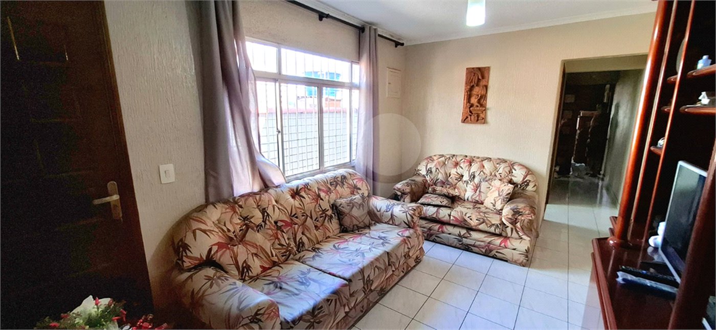 Excelente Sobrado eom ótima localização. Venha fazer uma visita.