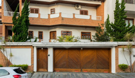Sobrado à venda com 6 quartos, sendo 3 suítes,  em Dos Casa, São Bernardo do Campo, SP