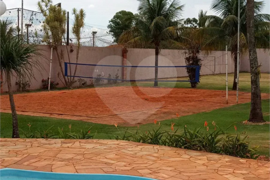 Chácara à venda. Ampla área de lazer. Aceita permuta com apartamento na praia
