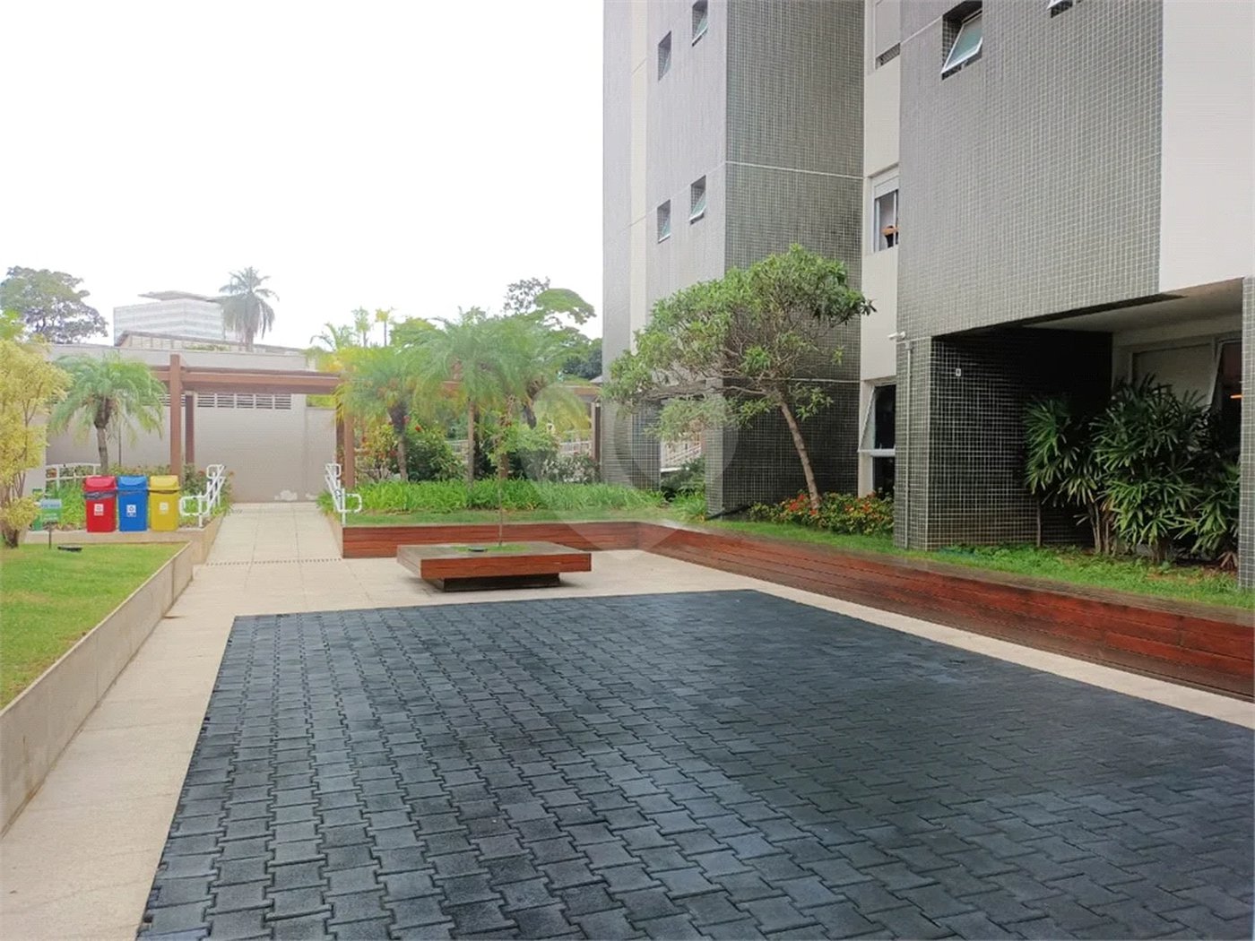 APARTAMENTO PARAÇAÇÃO COM 3 DORMITÓRIOS E 2 VAGAS DE GARGEM NA VILA ANASTÁCIO