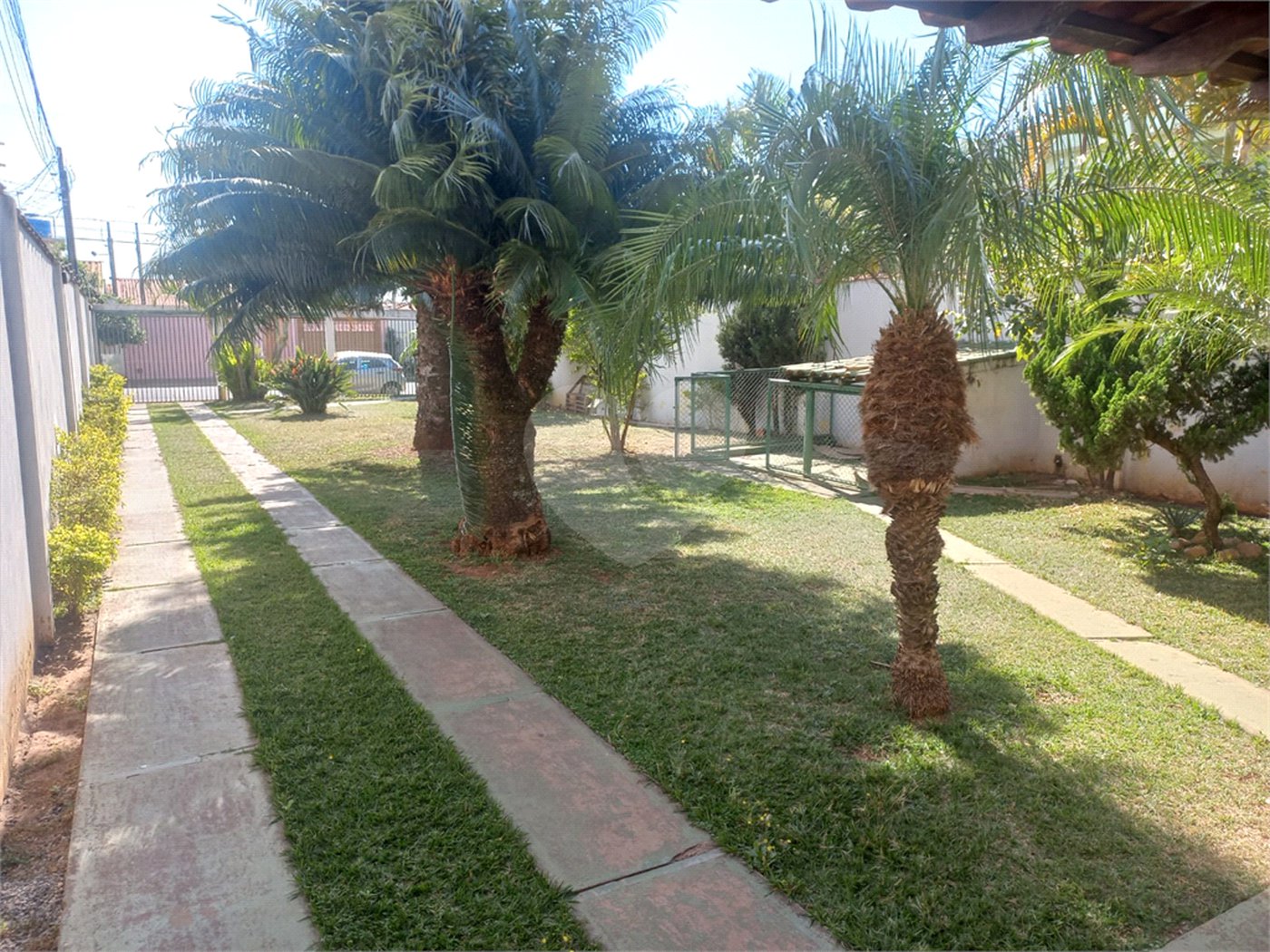 Casa térrea para venda ou locação no Parque Estancia Suíça.