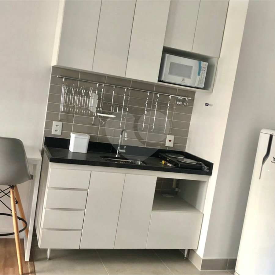 STUDIO REFORMADO E MOBILIADO NA REPUBLICA