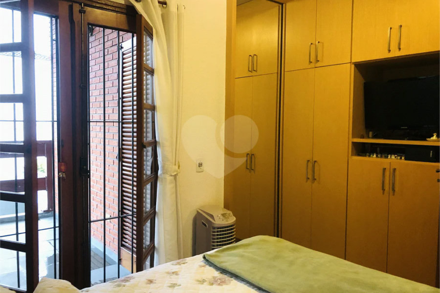 SOBRADO A VENDA NO TREMEMBÉ - 3 DORMS. (1 SUÍTE) E 5 VAGAS