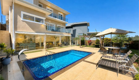 Casa à venda com 3 suítes no condomínio Golf Village, Carapicuíba - SP