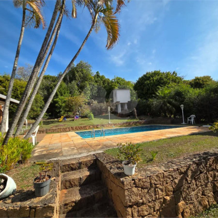 Casa com 3 dormitórios e piscina no Condomínio Cafezal VI em Itupeva SP