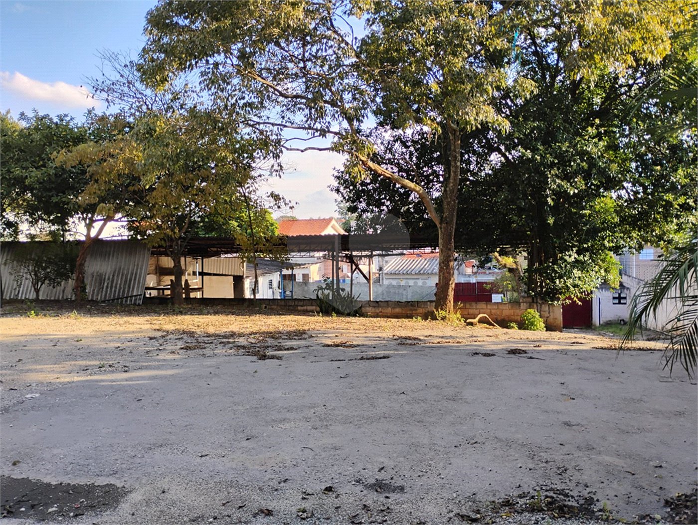 Aluga-se imóvel comercial na Zona Sul com 1500 m2
