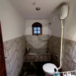 Casa à venda em Atibaia com 5 dormitórios (1 suíte), piscina e área gourmet, 2 vagas garagem, avalia permuta e financiamento