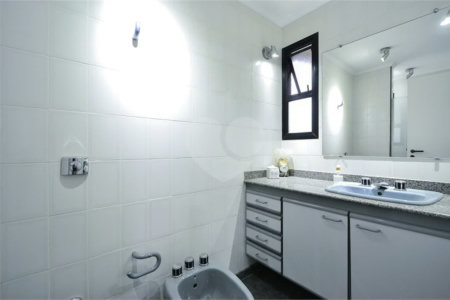 Imóvel de 226m² exclusivo com sala ampla 4 quartos, 2 suítes, 4 vagas Higienópolis