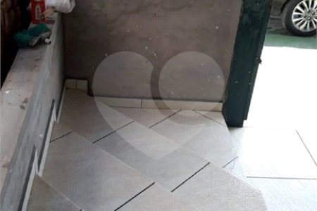 Casa térrea no Condomínio Samambaia.