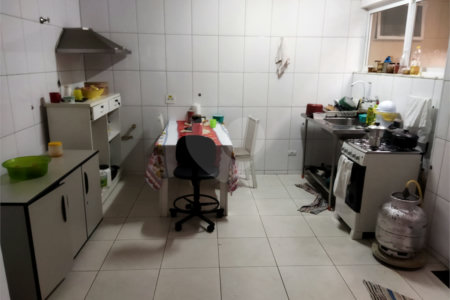 Vende Sobrado com 180m² - Vila Santa Catarina