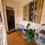 Ó TIMO CASA COM 3 QUARTOS E TERRAÇO EM CONTOMINIO FECHADO