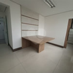 SALA COMERCIAL DE 90 M² COM 12 BAIAS, SALA DE REUNIÃO, AR-CONDICIONADO CENTRAL E 2 VAGAS!