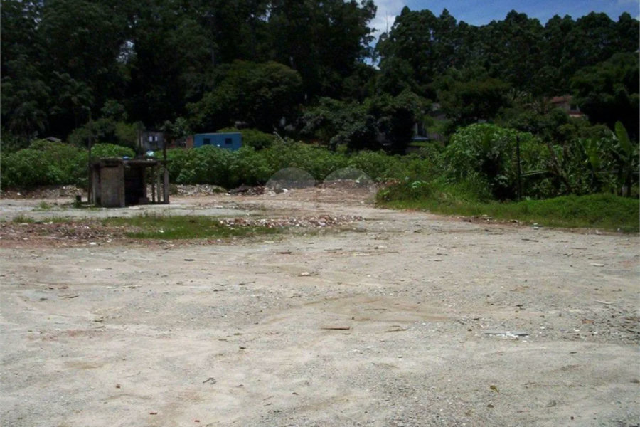 Terreno plano, com 12.000 M² disponivel para construção. Venha fazer uma visita.