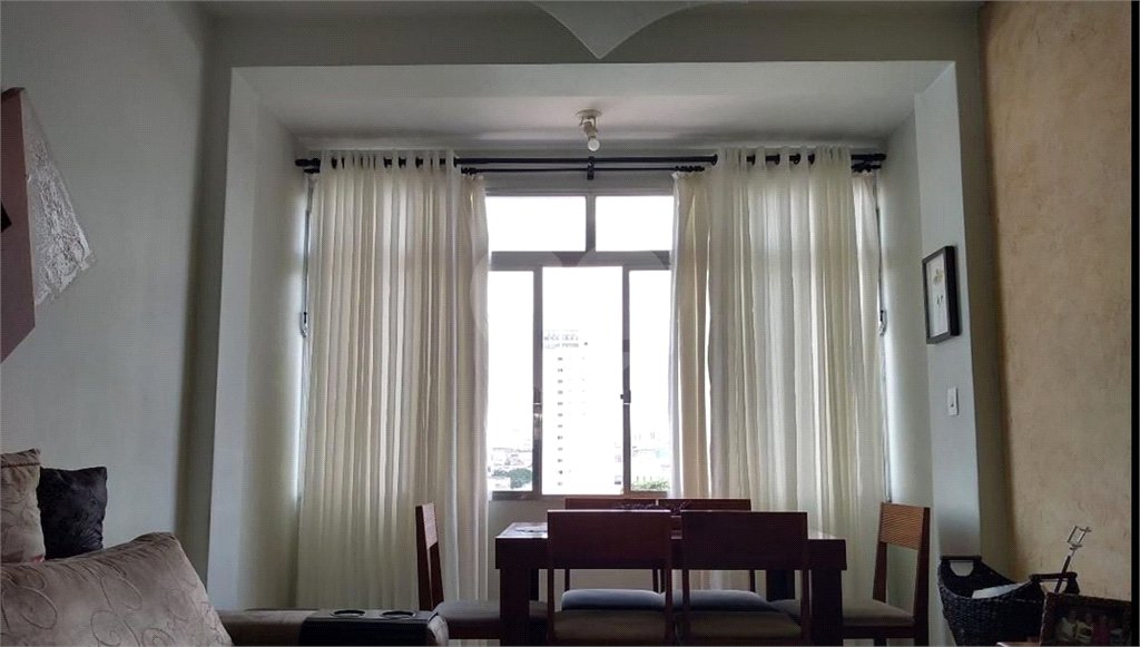 Apartamento com três dormitórios no Bom Retiro.