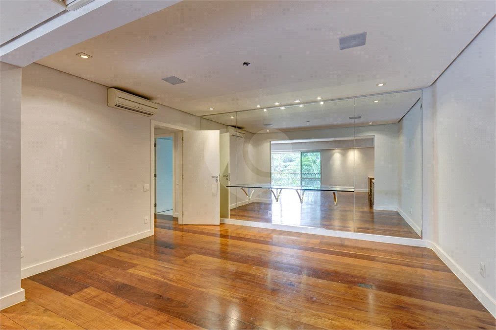 Apartamento no Alto da Boa Vista Condomíno com vasta área verde, lazer e segurança..
