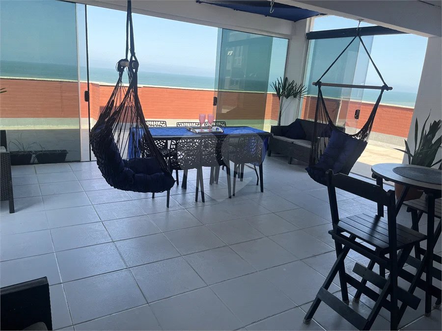 Cobertura de 300 m² com vista panorâmica para o mar
