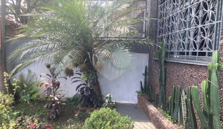 Casa à venda com 4 quartos, sendo 1 suíte,  em Bosque da Saúde, São Paulo, SP