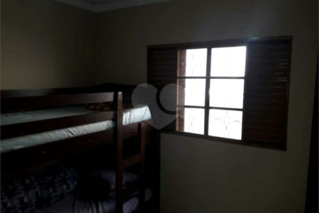Casa térrea para venda, com 2 dormitórios, sendo 1 suíte.