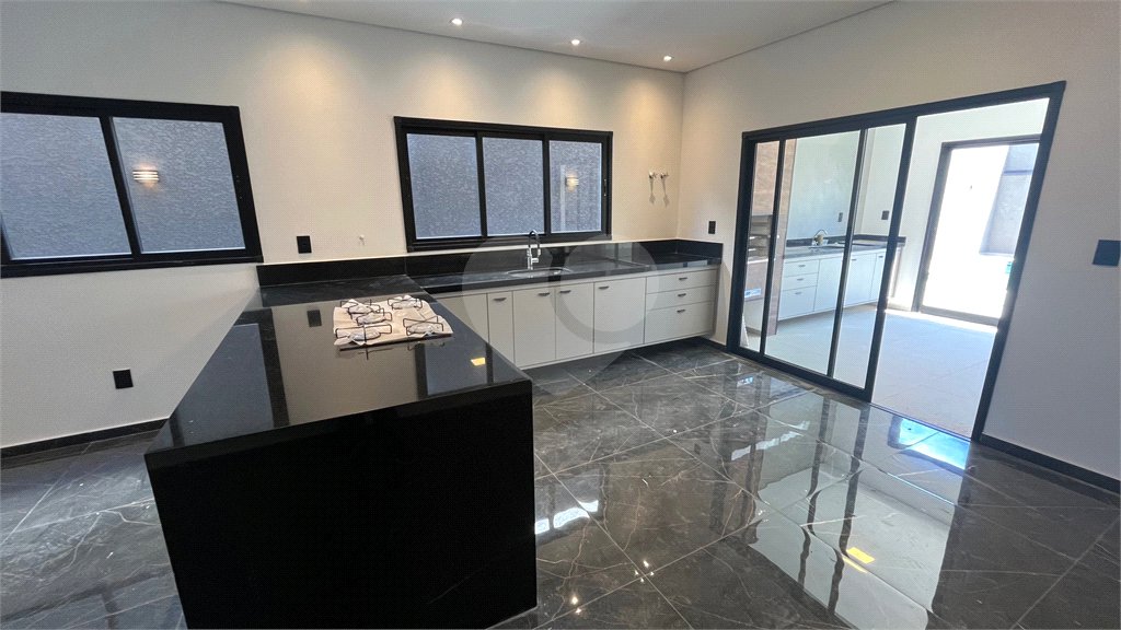 Casa Assobradada com 3 suítes na Vila Thais em Atibaia
