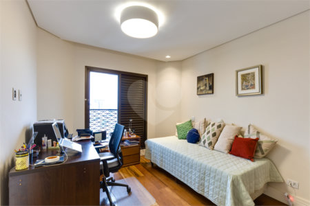 Apartamento à venda com 3 quartos, sendo 2 suítes, em Campo Belo, São Paulo, SP