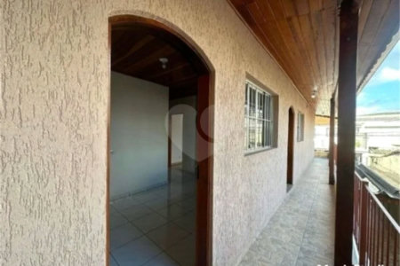 Casa com 200m² , 5 dormitórios , sendo 1 suíte , 3 vagas de garagem , à venda em Guarulhos.