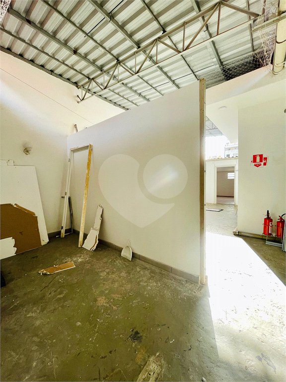 Linda casa com 600 m² e 6 vagas de garagem à venda próximo ao metrô Ana Rosa!!