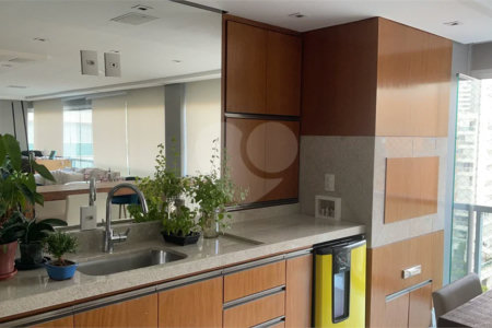 Apartamento na Mooca com 204 m² com vista maravilhosa, sendo 3 suítes e 4vagas.