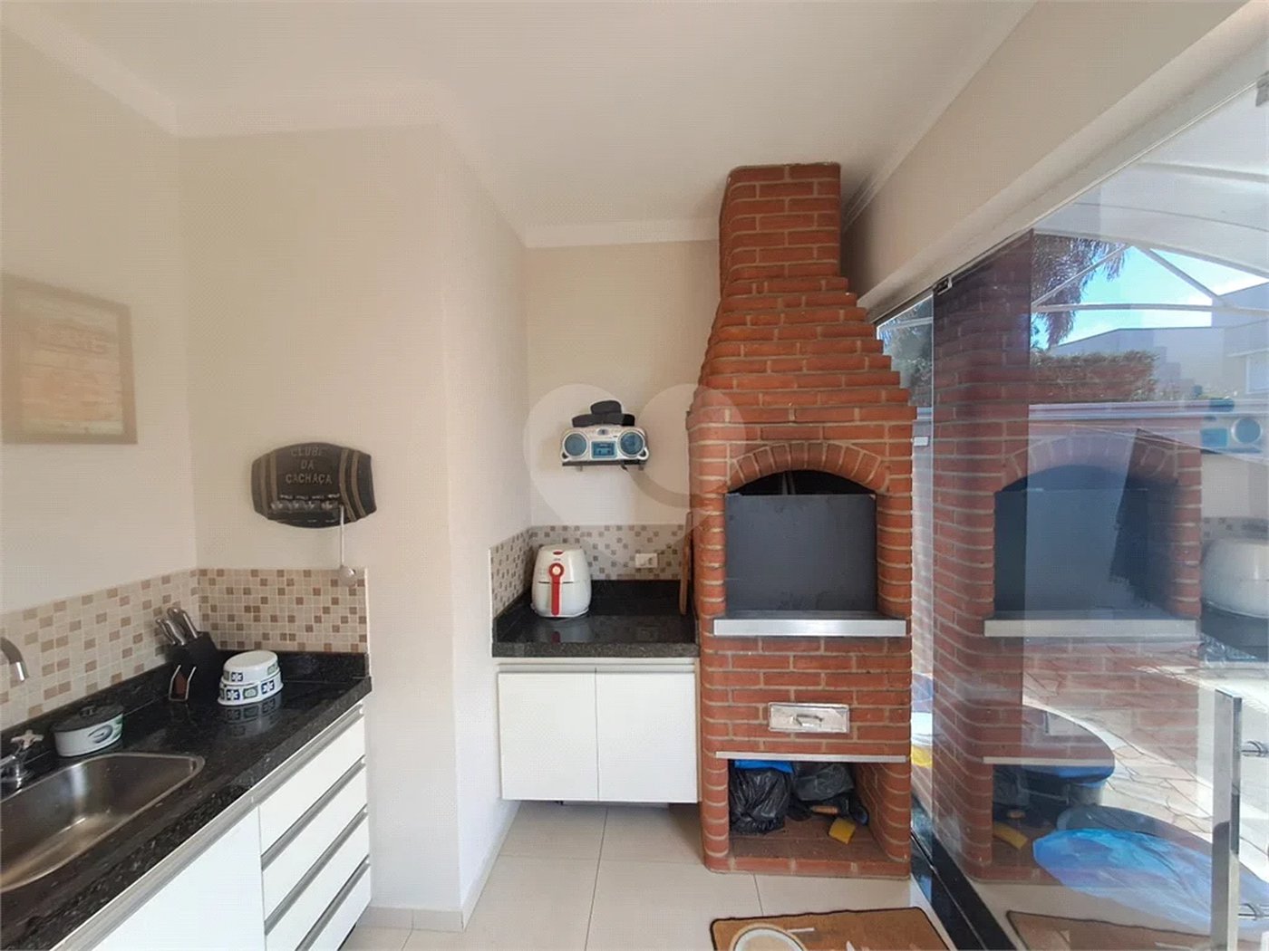 Linda Casa 3 dormitórios com piscina - R$ 950.000,00
