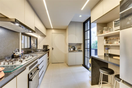 Casa de Vila à venda com 5 quartos, sendo 3 suítes, em Jardim Hípico, São Paulo, SP