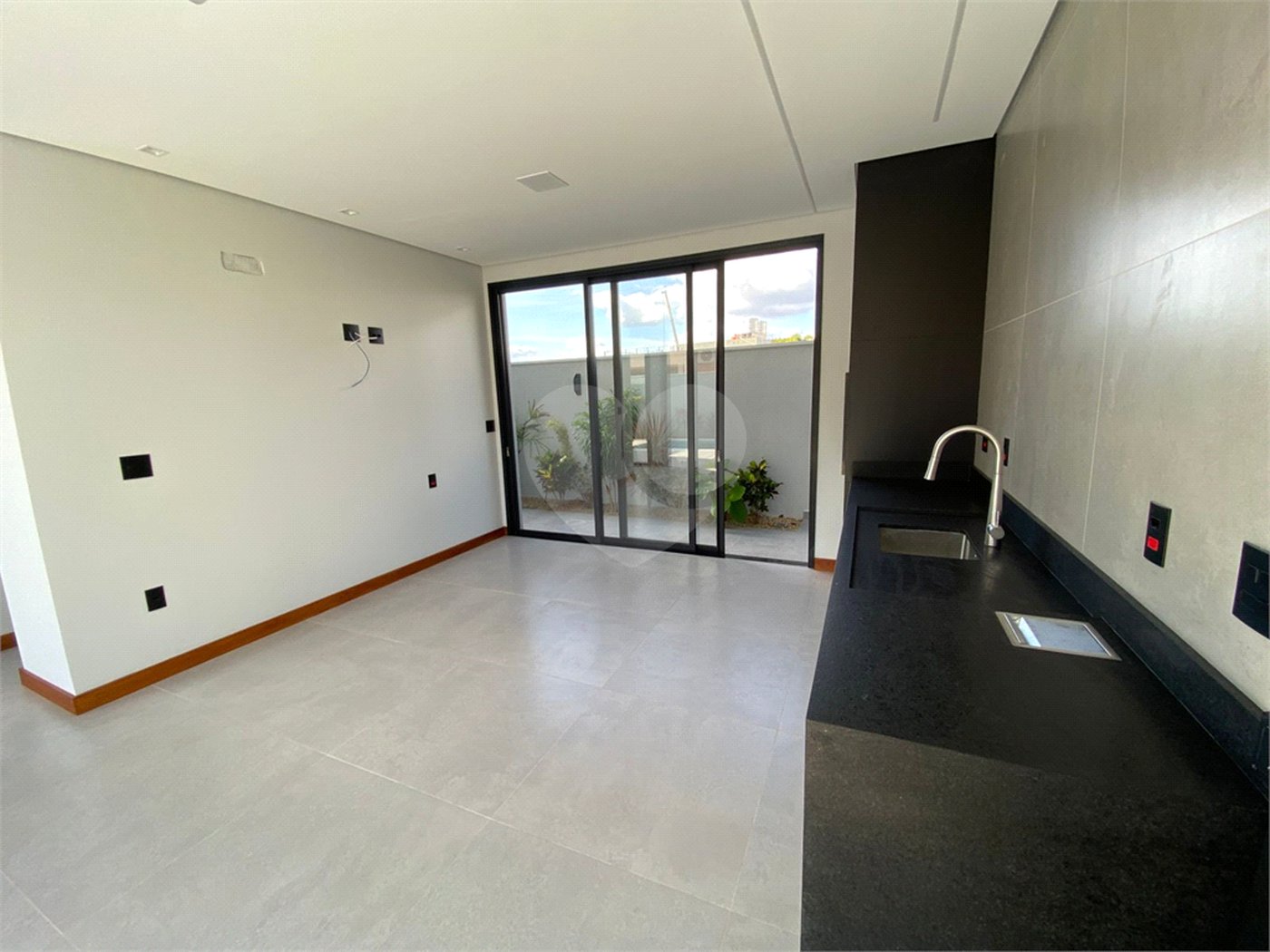 Casa à Venda no Condomínio Damha II
