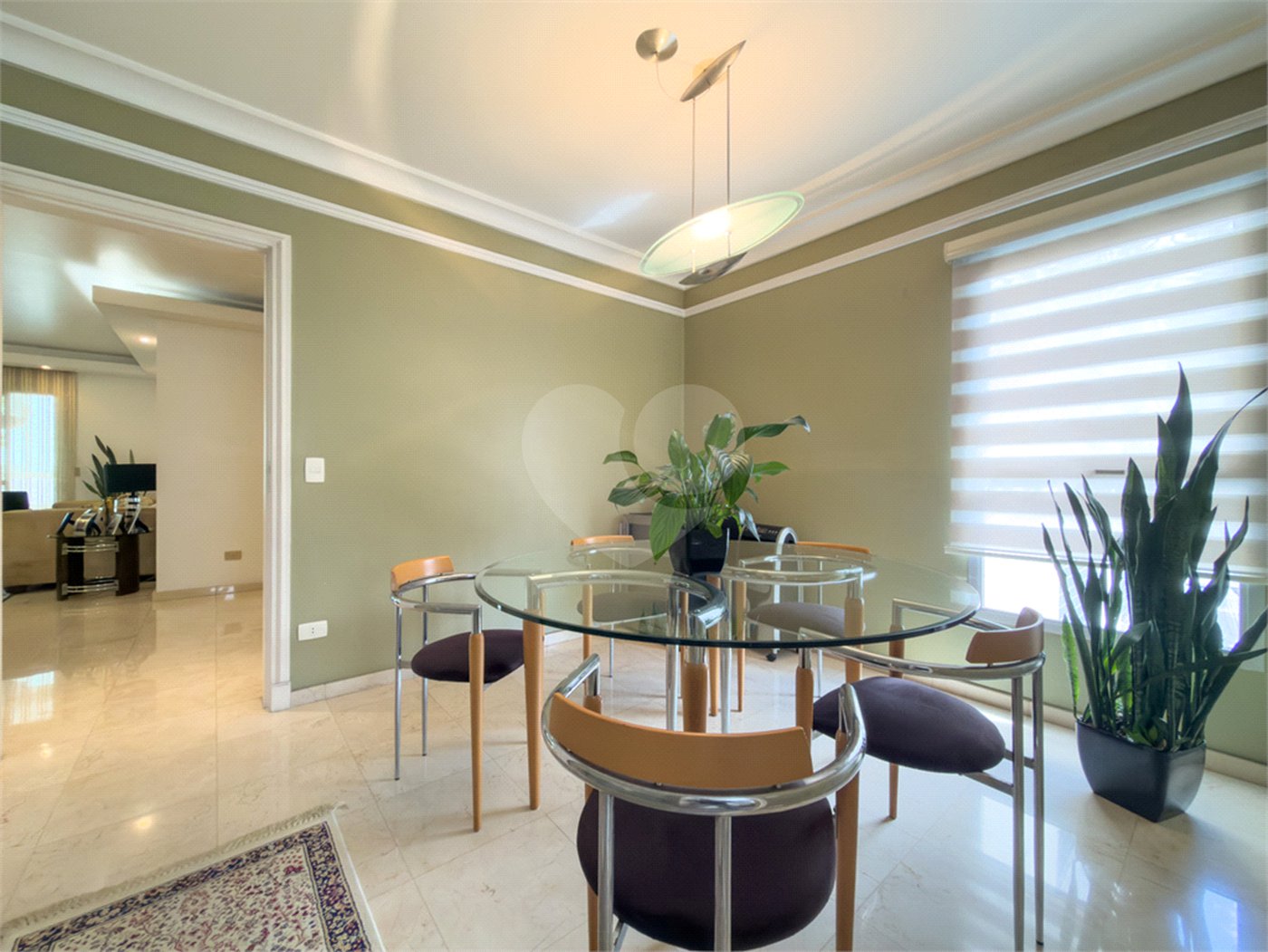 Apartamento com 190 metros 3 suítes 4 vagas de garagem