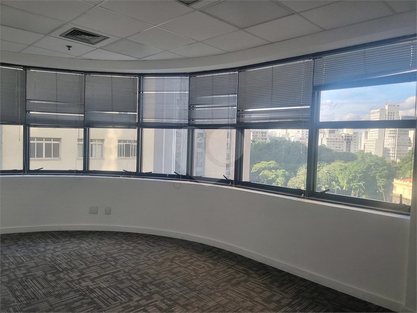 Conjunto comercial à Venda ou Locação na República com 376,56 m² de área útil 10 vagas