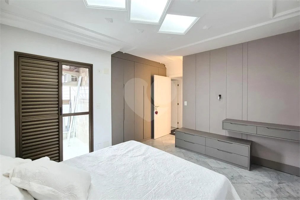 Cobertura sofisticada no Jardim do Mar, em São Bernardo do Campo, com 4 dormitórios, closet, hidromassagem, varanda, 5 vagas de garagem e lazer completo. Ideal para quem busca conforto e exclusividade.