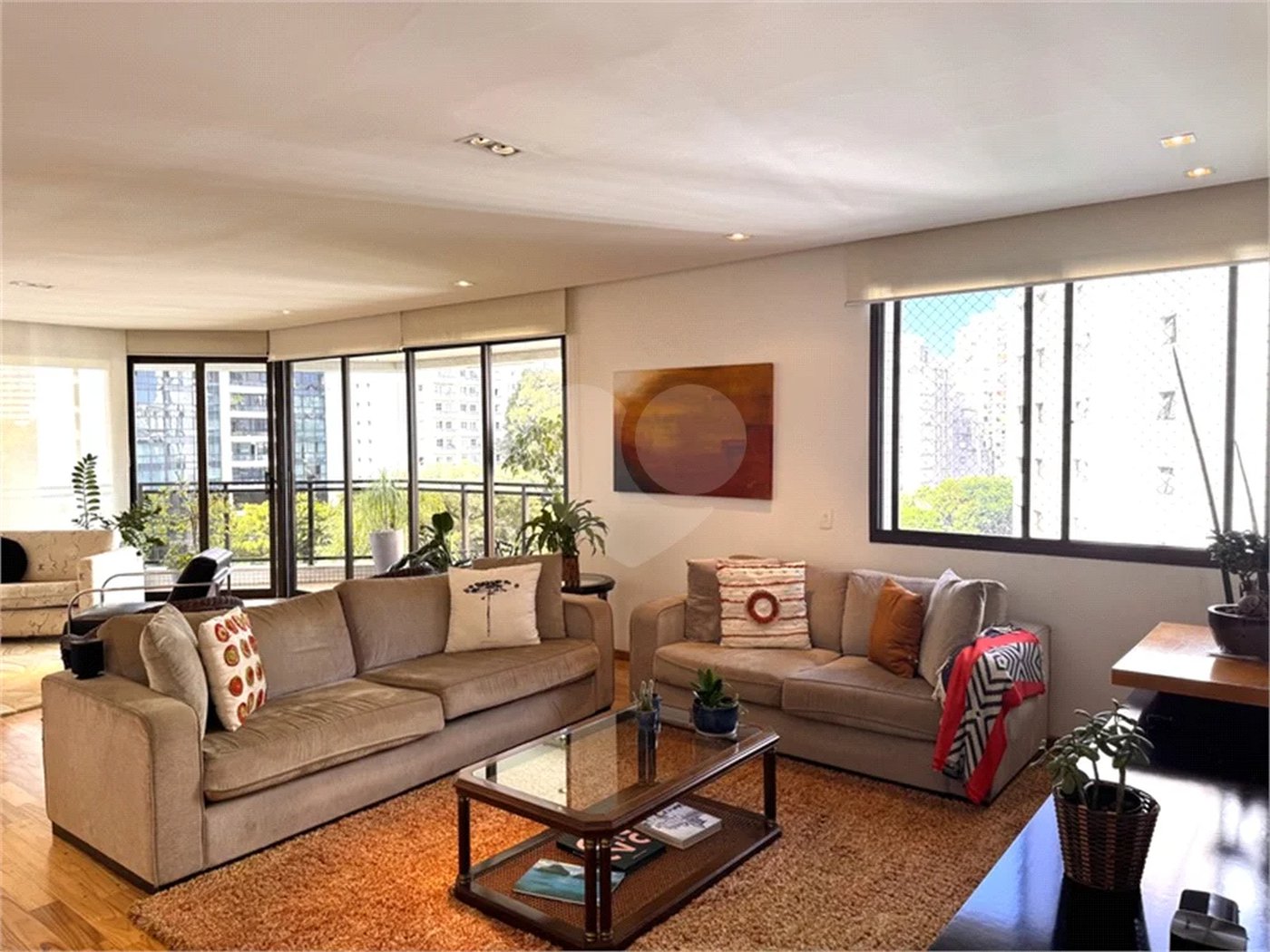 Higienópolis: Apartamento de 350 m2, 4 suítes, 5 vagas.
