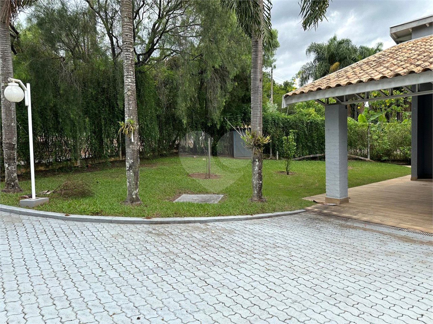 Chácara no Condomínio Vale das Laranjeiras em Indaiatuba SP - Venda - R$ 3,600.000,00 - Locaçao - R$ 30.000,00 mais encargos - Linda, espaçosa, aconchegante, acabamento de alto padrão em rua tranquila e arborizada, em um dos Condomínios mais valorizados de Indaiatuba. Com fácil acesso as principa