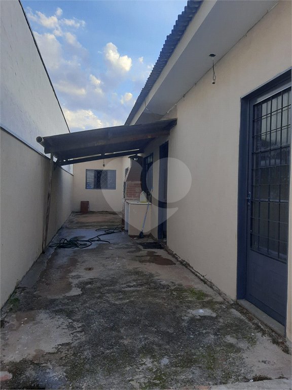 Casa térrea com 2 dormitórios.