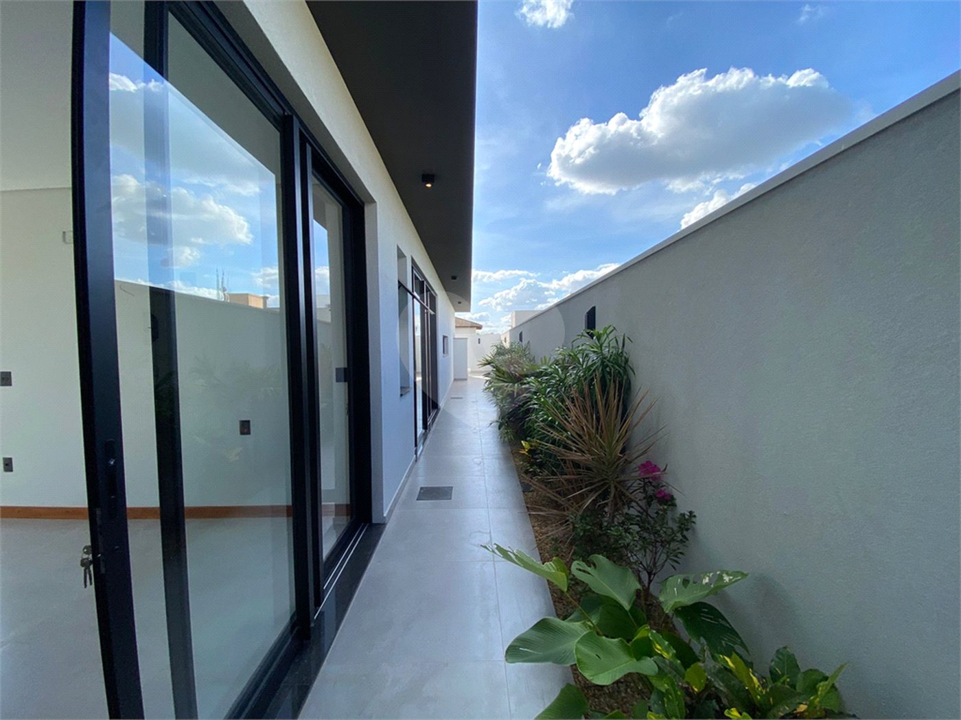 Casa à Venda no Condomínio Damha II