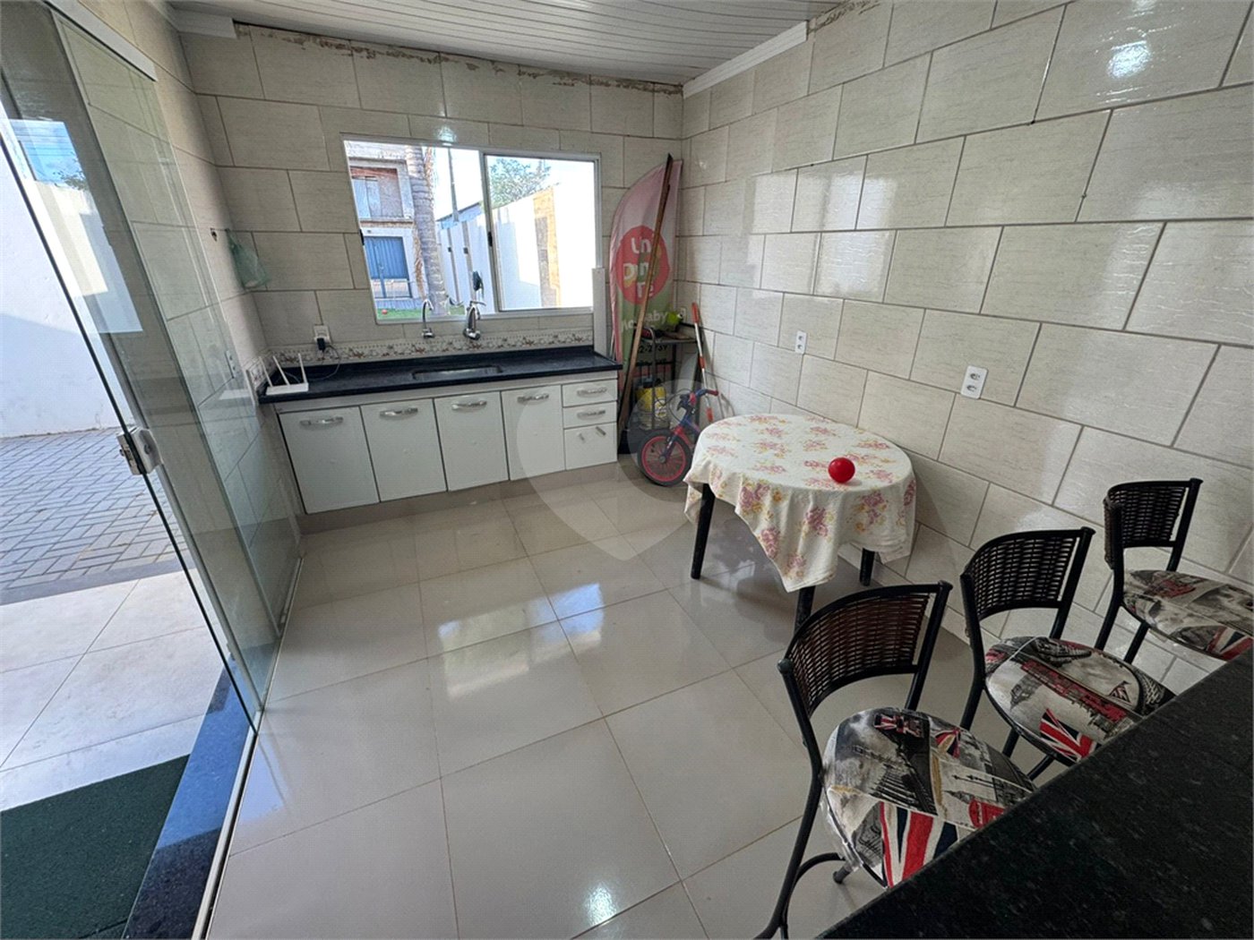 Sobrado á venda com Edícula, no Jardim Embaré, em São Carlos-SP.