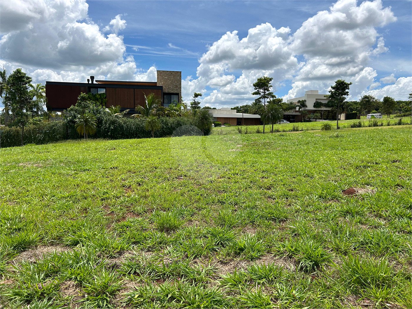 Terreno no condomínio Damha Golf em frente área de lazer com 1.404,40 m²